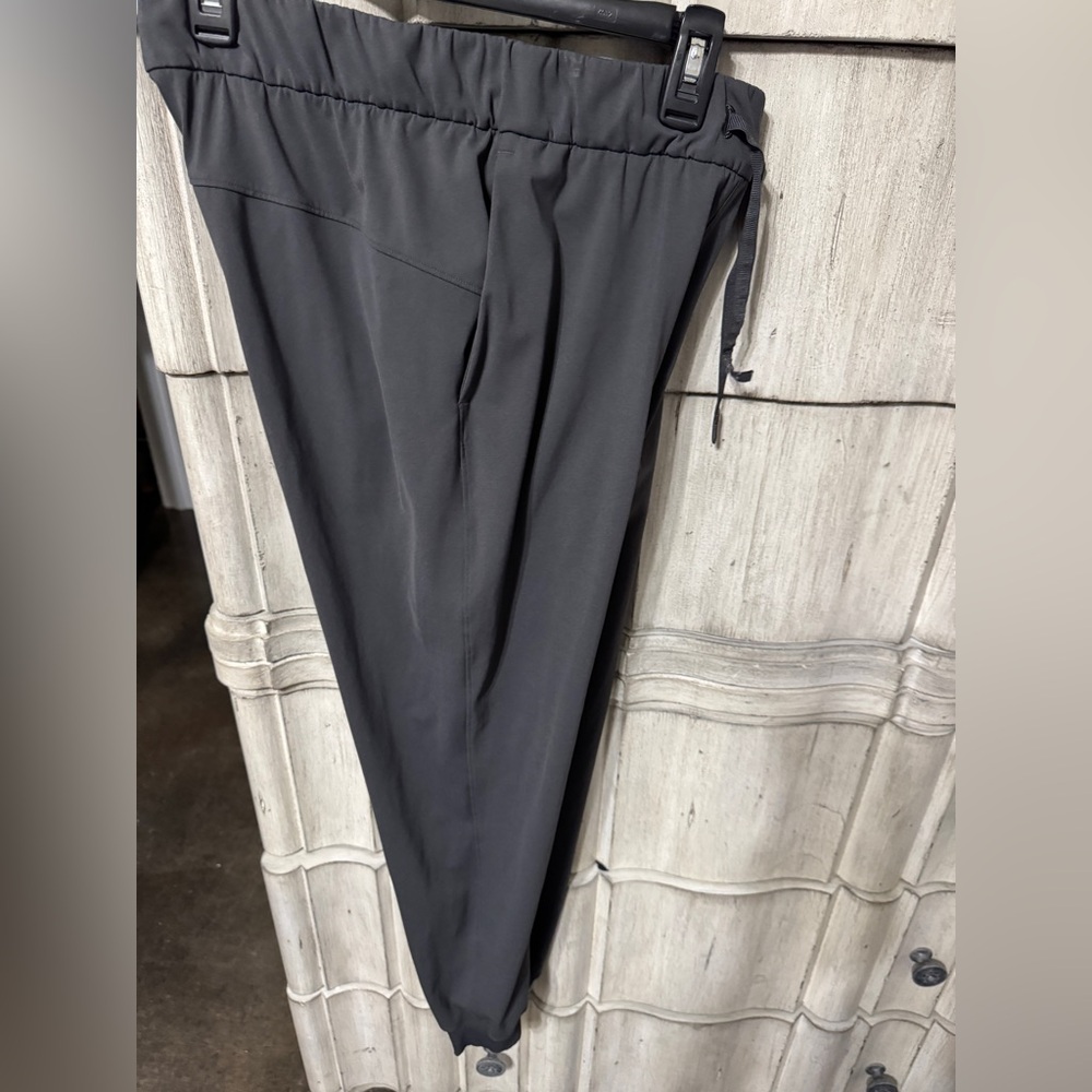 Lululemon on the fly joggers full on luxtreme grey size 6